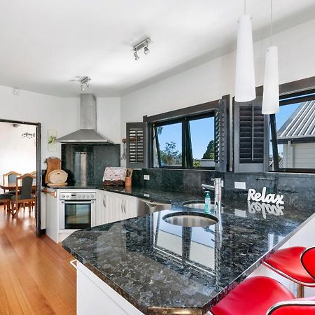 Lakefront Villa - Waitahanui Holiday Home エクステリア 写真
