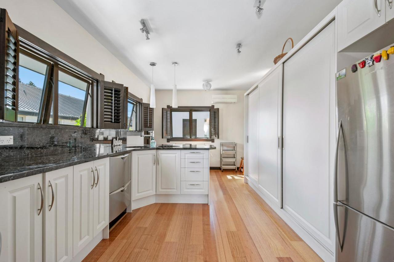 Lakefront Villa - Waitahanui Holiday Home エクステリア 写真