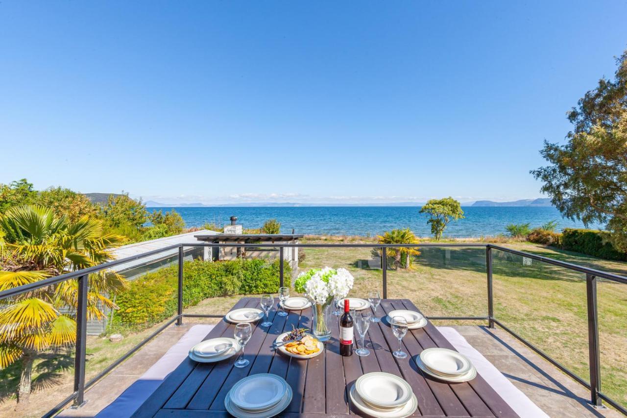Lakefront Villa - Waitahanui Holiday Home エクステリア 写真