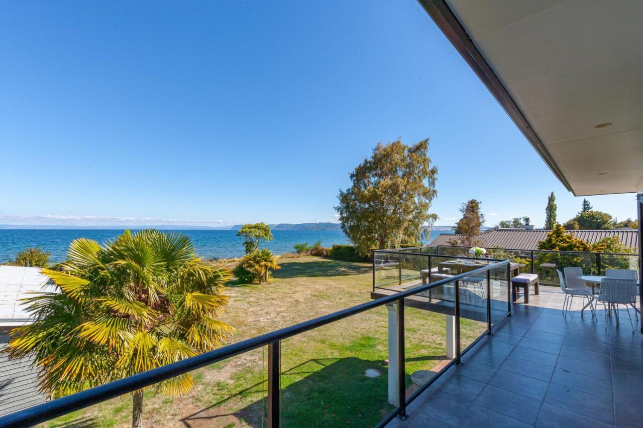 Lakefront Villa - Waitahanui Holiday Home エクステリア 写真