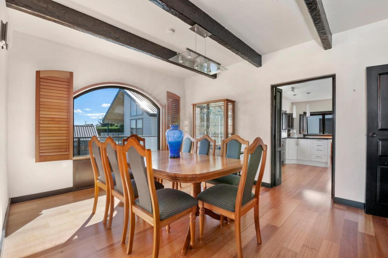 Lakefront Villa - Waitahanui Holiday Home エクステリア 写真