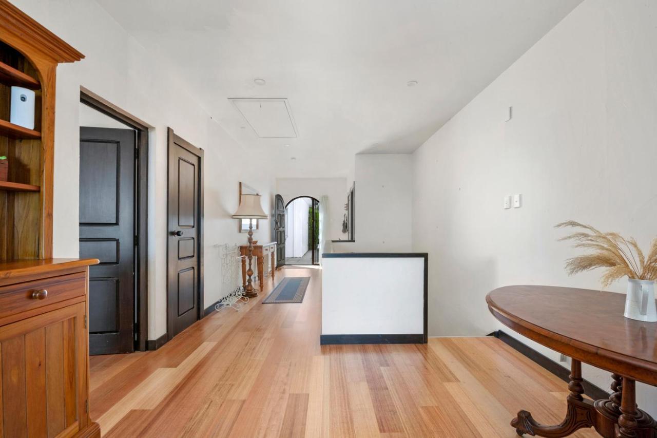 Lakefront Villa - Waitahanui Holiday Home エクステリア 写真