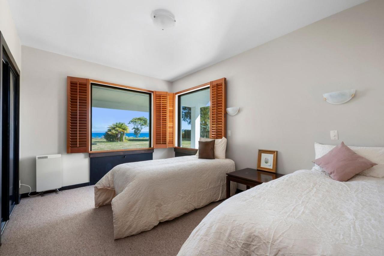 Lakefront Villa - Waitahanui Holiday Home エクステリア 写真