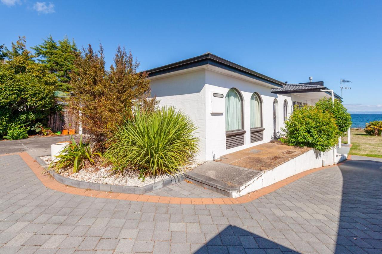 Lakefront Villa - Waitahanui Holiday Home エクステリア 写真
